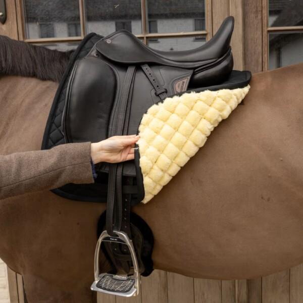Kentucky Skin Friendly Full Sheepskin Satulahuopa Musta