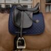 Kentucky Skin Friendly Full Sheepskin Satulahuopa Tummansininen